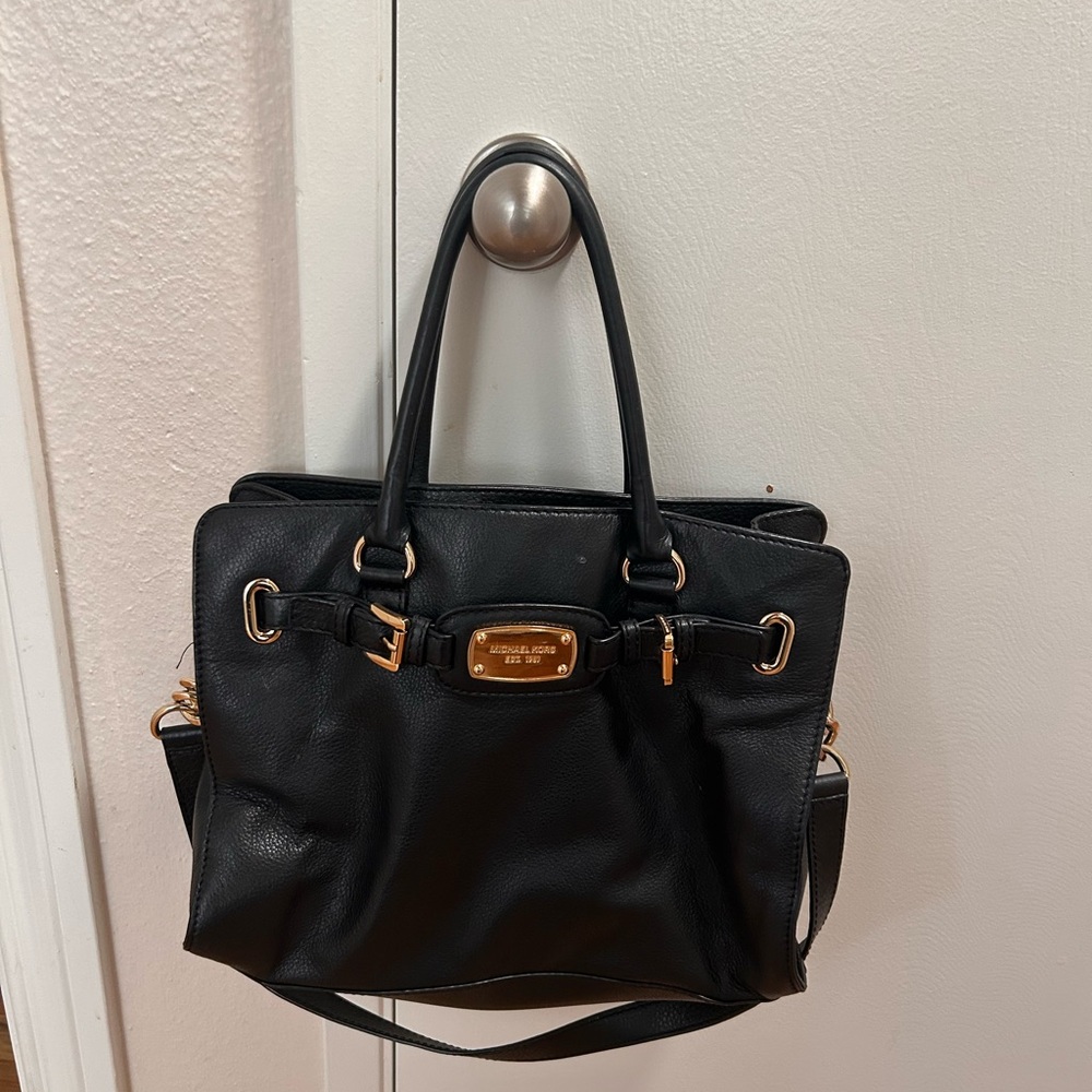 Michael Kors Hamilton East Stachel with black pebble leather